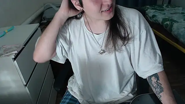 EvaMiron online show from October 13, 2025, 11:45 am