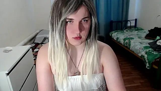 EvaMiron online show from February 28, 2026, 1:33 pm