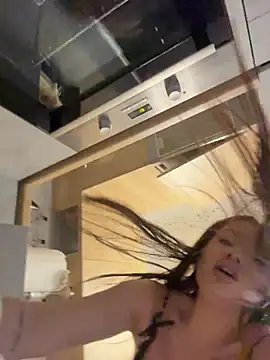 deliaroyal online show from November 20, 2025, 2:51 pm