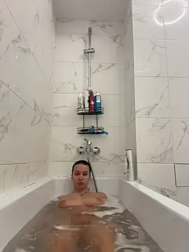 deliaroyal online show from October 17, 2025, 3:25 pm