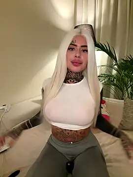 Snapshot of bambixboo chatting on October 23, 2025, 8:51 pm bambixboo online show from October 23, 2025, 8:51 pm