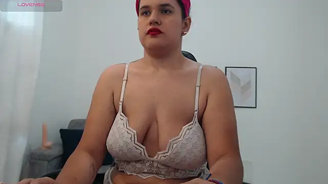 natalia curvy1 online show from October 23, 2025, 5:22 pm