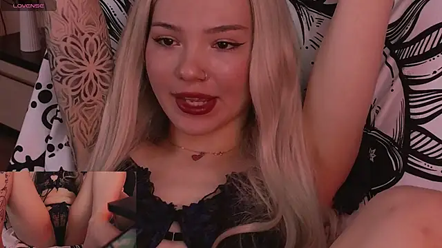 Snapshot of SandraBoyl chatting on April 27, 2026, 2:42 am SandraBoyl online show from April 27, 2026, 2:42 am