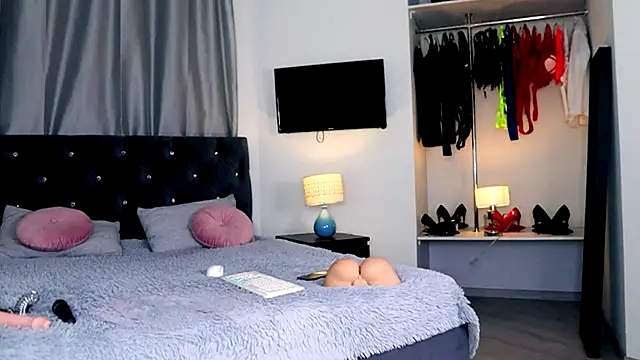 InvitingTina online show from January 8, 2026, 3:23 am