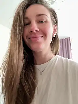 Snapshot of JasminJames chatting on June 19, 2026, 9:15 am JasminJames online show from June 19, 2026, 9:15 am