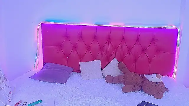 Snapshot of Little_Cuttie_ chatting on February 22, 2025, 3:56 am Little Cuttie online show from February 22, 2025, 3:56 am