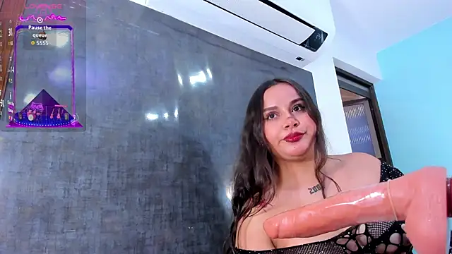 sophia vivas online show from December 2, 2025, 8:43 pm