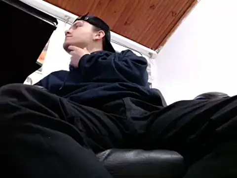 Snapshot of YowngDom chatting on December 27, 2024, 10:48 pm YowngDom online show from December 27, 2024, 10:48 pm