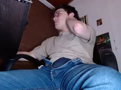 Snapshot of YowngDom chatting on December 14, 2025, 12:17 am YowngDom online show from December 14, 2025, 12:17 am