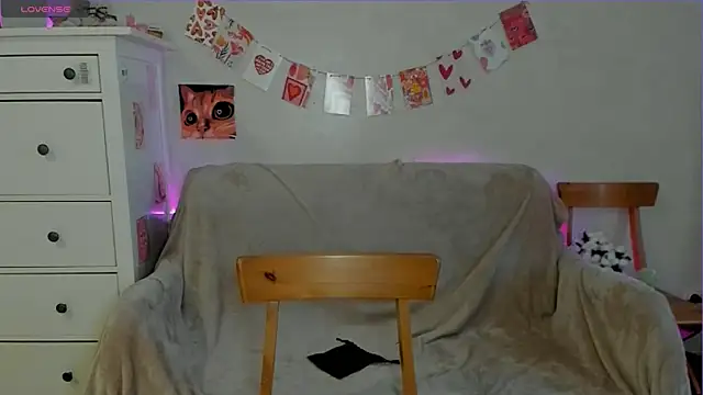 Snapshot of pawpaws chatting on May 14, 2026, 8:33 am pawpaws online show from May 14, 2026, 8:33 am