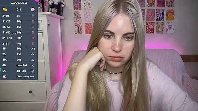 Snapshot of pawpaws chatting on October 8, 2025, 6:37 am pawpaws online show from October 8, 2025, 6:37 am