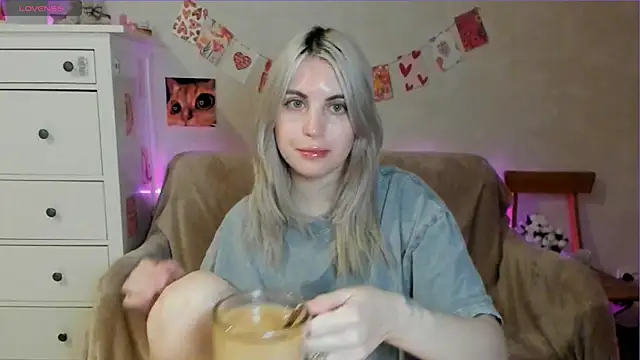 Snapshot of pawpaws chatting on May 15, 2026, 7:28 am pawpaws online show from May 15, 2026, 7:28 am