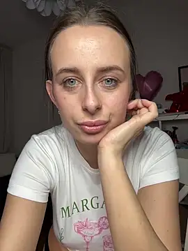 Snapshot of Hii_Lolla chatting on February 19, 2025, 7:05 pm Hii Lolla online show from February 19, 2025, 7:05 pm