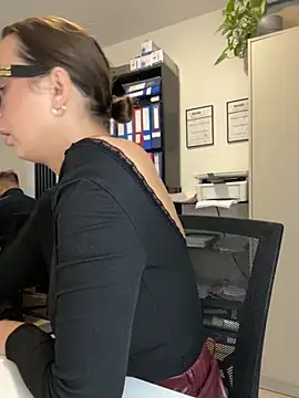 Snapshot of Hii_Lolla chatting on November 12, 2025, 7:01 am Hii Lolla online show from November 12, 2025, 7:01 am