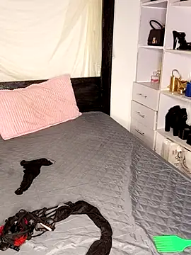 rosey cheeks online show from November 21, 2025, 3:05 am