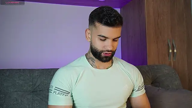 Snapshot of MarkHazze chatting on November 4, 2025, 9:51 pm MarkHazze online show from November 4, 2025, 9:51 pm