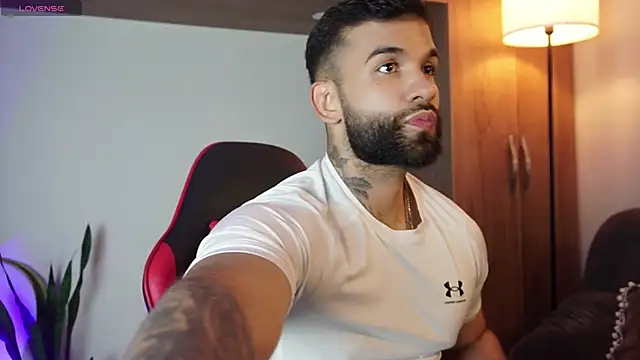 Snapshot of MarkHazze chatting on November 8, 2025, 10:13 pm MarkHazze online show from November 8, 2025, 10:13 pm