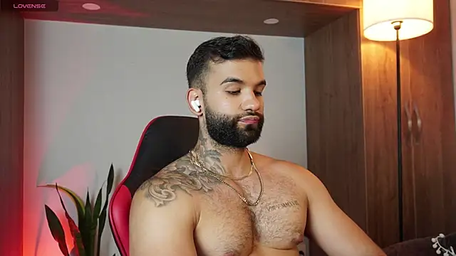 Snapshot of MarkHazze chatting on November 10, 2025, 10:26 pm MarkHazze online show from November 10, 2025, 10:26 pm