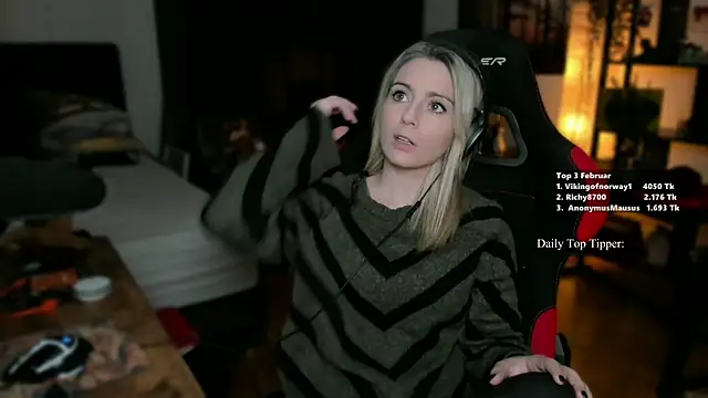 Lisaonthemoon online show from February 13, 2025, 7:21 pm
