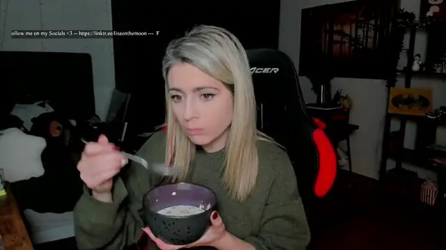 Snapshot of Lisaonthemoon chatting on January 6, 2026, 8:24 pm Lisaonthemoon online show from January 6, 2026, 8:24 pm