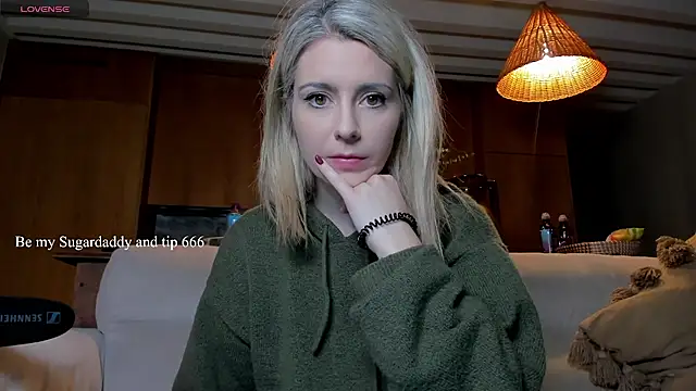 Snapshot of Lisaonthemoon chatting on November 12, 2025, 5:39 pm Lisaonthemoon online show from November 12, 2025, 5:39 pm