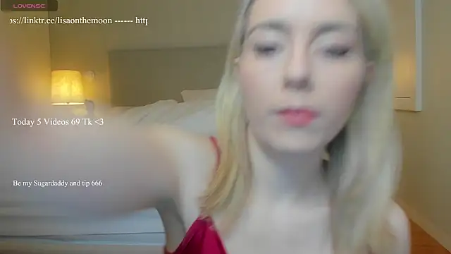 Snapshot of Lisaonthemoon chatting on November 15, 2025, 5:06 pm Lisaonthemoon online show from November 15, 2025, 5:06 pm