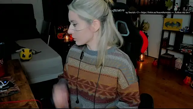 Snapshot of Lisaonthemoon chatting on November 27, 2025, 8:20 pm Lisaonthemoon online show from November 27, 2025, 8:20 pm