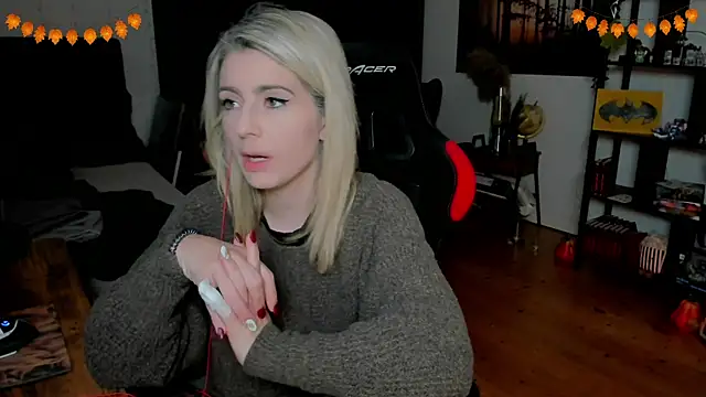 Snapshot of Lisaonthemoon chatting on November 25, 2025, 6:41 pm Lisaonthemoon online show from November 25, 2025, 6:41 pm