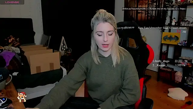 Snapshot of Lisaonthemoon chatting on December 16, 2025, 9:41 pm Lisaonthemoon online show from December 16, 2025, 9:41 pm