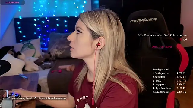 Lisaonthemoon online show from April 25, 2026, 2:47 pm