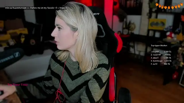 Snapshot of Lisaonthemoon chatting on October 8, 2025, 7:14 pm Lisaonthemoon online show from October 8, 2025, 7:14 pm