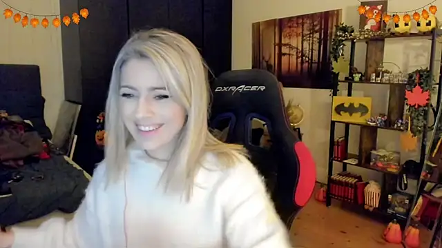 Snapshot of Lisaonthemoon chatting on November 21, 2025, 10:53 pm Lisaonthemoon online show from November 21, 2025, 10:53 pm