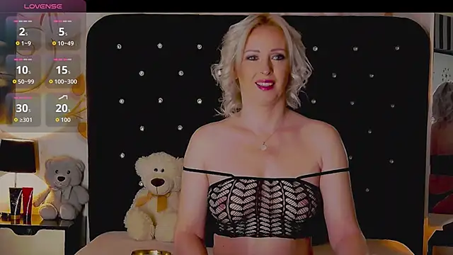 OliviaShaw23 online show from February 10, 2026, 9:14 pm