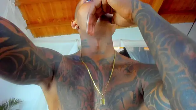 Snapshot of esteveen_ortegas_ chatting on December 2, 2025, 6:42 pm esteveen ortegas online show from December 2, 2025, 6:42 pm