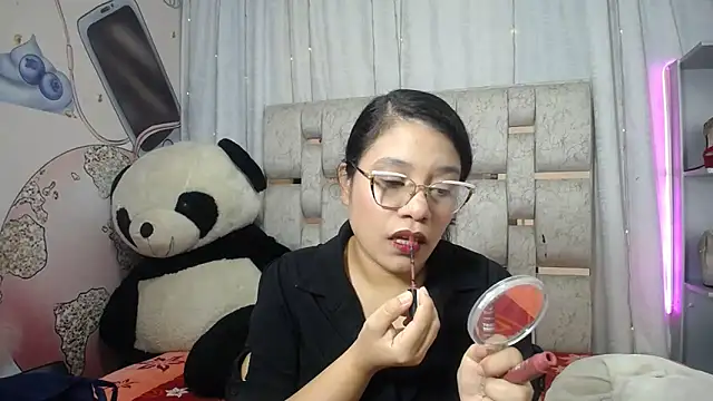 Snapshot of KEYRA-MILLER- chatting on December 3, 2025, 2:34 am KEYRA-MILLER- online show from December 3, 2025, 2:34 am