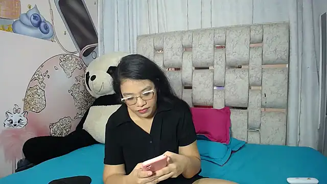 Snapshot of KEYRA-MILLER- chatting on November 18, 2025, 2:27 am KEYRA-MILLER- online show from November 18, 2025, 2:27 am