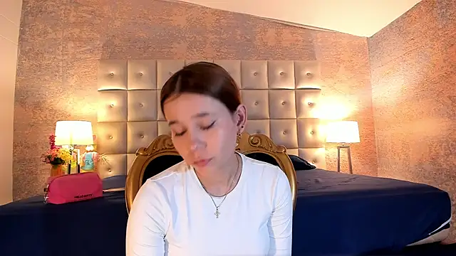 Lezy  online show from April 28, 2026, 6:45 pm