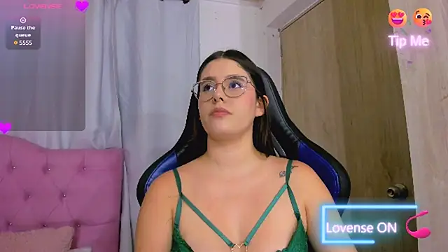 ParisShayk online show from July 14, 2026, 11:33 pm