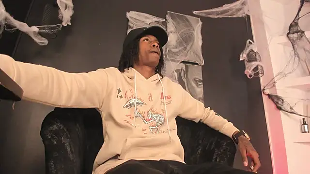 Snapshot of BRYXXXON1 chatting on October 12, 2025, 4:52 pm BRYXXXON1 online show from October 12, 2025, 4:52 pm