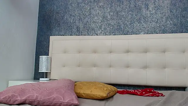 Cloeandtyfanny online show from January 31, 2026, 8:18 pm