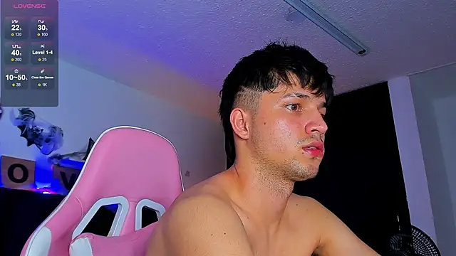 Snapshot of Issac_james_ chatting on October 28, 2025, 8:13 am Issac james online show from October 28, 2025, 8:13 am