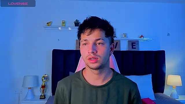 Snapshot of Issac_james_ chatting on April 15, 2026, 3:34 am Issac james online show from April 15, 2026, 3:34 am