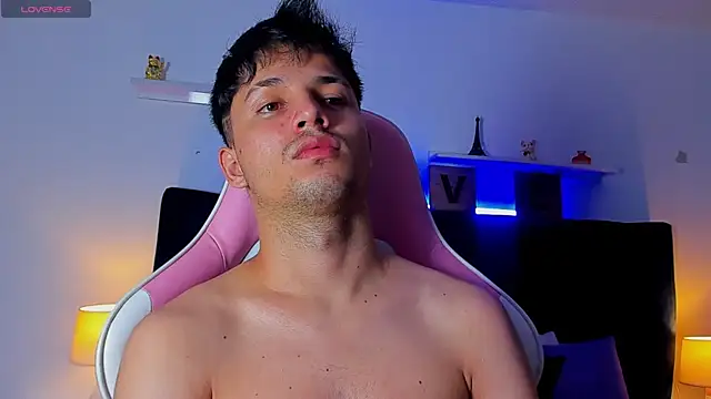 Snapshot of Issac_james_ chatting on October 14, 2025, 4:02 am Issac james online show from October 14, 2025, 4:02 am