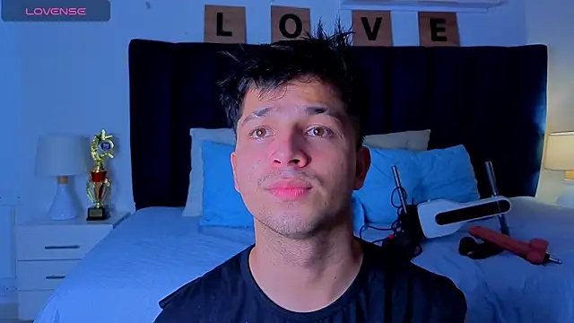 Snapshot of Issac_james_ chatting on April 11, 2026, 2:52 am Issac james online show from April 11, 2026, 2:52 am