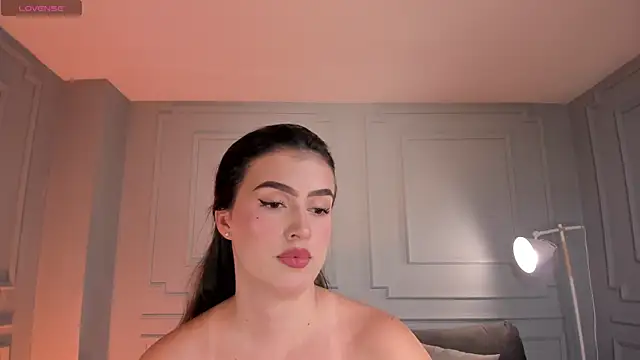 PaulinaSantos  online show from February 21, 2026, 7:49 pm