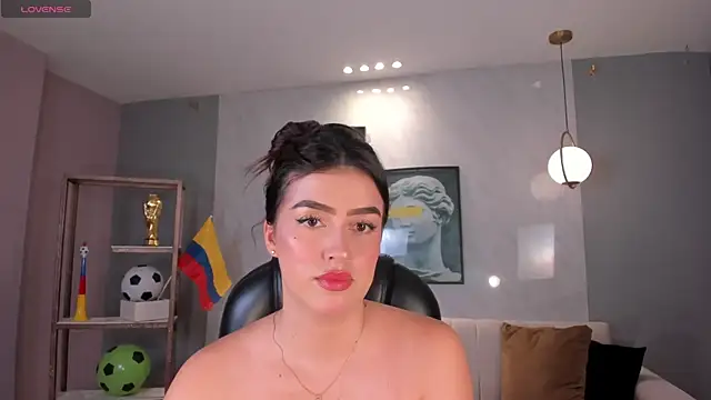 Snapshot of PaulinaSantos_ chatting on June 19, 2026, 7:52 pm PaulinaSantos online show from June 19, 2026, 7:52 pm