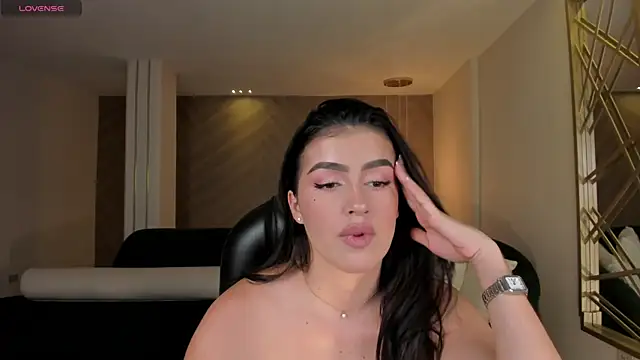 Snapshot of PaulinaSantos_ chatting on June 10, 2026, 8:21 pm PaulinaSantos online show from June 10, 2026, 8:21 pm