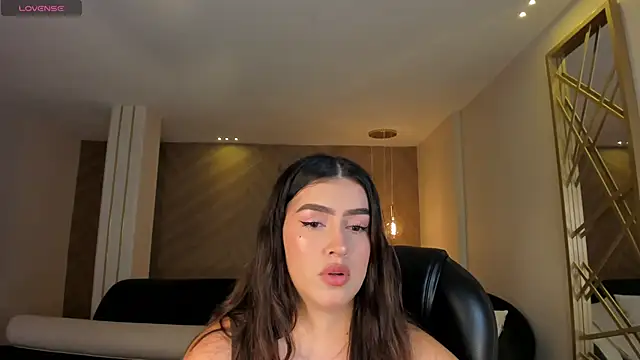 Snapshot of PaulinaSantos_ chatting on June 11, 2026, 8:17 pm PaulinaSantos online show from June 11, 2026, 8:17 pm