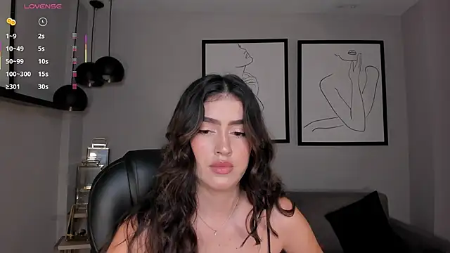 Snapshot of PaulinaSantos_ chatting on June 4, 2026, 7:07 pm PaulinaSantos online show from June 4, 2026, 7:07 pm