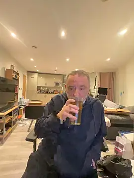 Snapshot of LondonTeffy chatting on February 12, 2026, 10:09 pm LondonTeffy online show from February 12, 2026, 10:09 pm